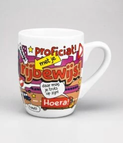 Paper Dreams Mok Cartoon-stijl Rijbewijs Keramiek 325ml Rood/wit -Barbecue Benodigdheden 1034x1200 2
