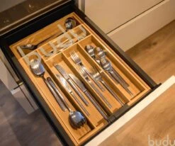 Budu Uitschuifbare Bamboe Bestekbak #45 (45 Cm Diep) - Bestekcassette Hout - Besteklade - 45 X 30,6 - 50 Cm - 6/8 Vakken -Barbecue Benodigdheden 1200x1000 11