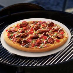 MaxxHome Pizzasteen - BBQ Steen - Pizzasteen Voor De Lekkerste Bereiding Van Een Pizza Op Jouw Barbecue Of In De Oven - Pizza Steen Rond - Medium (33 Cm) -Barbecue Benodigdheden 1200x1200 1461