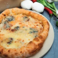 Boska Pizzasteen Deluxe - Voor Oven & BBQ - Knapperige Pizza's - Ø 29.5 Cm - BBQ Accessoires -Barbecue Benodigdheden 1200x1200 1476