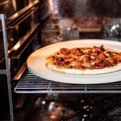 Boska Pizzasteen Deluxe - Voor Oven & BBQ - Knapperige Pizza's - Ø 29.5 Cm - BBQ Accessoires -Barbecue Benodigdheden 1200x1200 1478