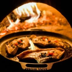 Valhal Outdoor Skillet / Plancha / Koekenpan - Gietijzer - Diameter 35cm, Twee Handvatten, VH35F -Barbecue Benodigdheden 1200x1200 1547