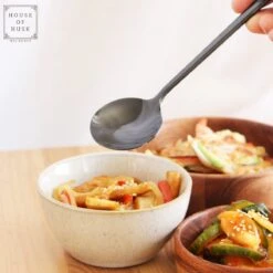 House Of Husk 1 Persoons Chopstick Set - 1 Paar Metalen Koreaanse Eetstokjes - Inclusief Eetlepel En Houder - RVS - Metaal - Eetstokjes - Koreaans - Vaatwasserbestendig - Sushi Chopsticks - Noodles - Zwart -Barbecue Benodigdheden 1200x1200 2301