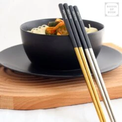 House Of Husk Chopsticks Set - Koreaanse Eetstokjes - Vaatwasserbestendig - RVS - 5 Paar - Duo Tone - Zwart Goud 12 House Of Husk Chopsticks Set - Koreaanse Eetstokjes - Vaatwasserbestendig - RVS - 5 Paar - Duo Tone - Zwart Goud -Barbecue Benodigdheden 1200x1200 2310