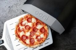 Ooni Pizzaschep Aluminium - Perforated Pizza Peel 12 Inch -Barbecue Benodigdheden 1200x800 208