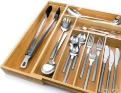 Budu Uitschuifbare Bamboe Bestekbak #43 (43 Cm Diep) - Bestekcassette Hout - Besteklade - 43 X 32,2 - 53 Cm - 6/8 Vakken -Barbecue Benodigdheden 1200x923 5