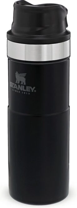 Stanley Trigger-Action Travel Mug 0.47L - Thermosfles - Matt Black 33 Stanley Trigger-Action Travel Mug 0.47L - Thermosfles - Matt Black -Barbecue Benodigdheden 448x1200