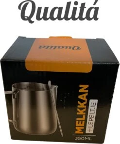 Qualitá® Melkkan Met Art Pen - Barista Melkkannetje - 350 ML - Melkopschuimkannen -Barbecue Benodigdheden 998x1200 1